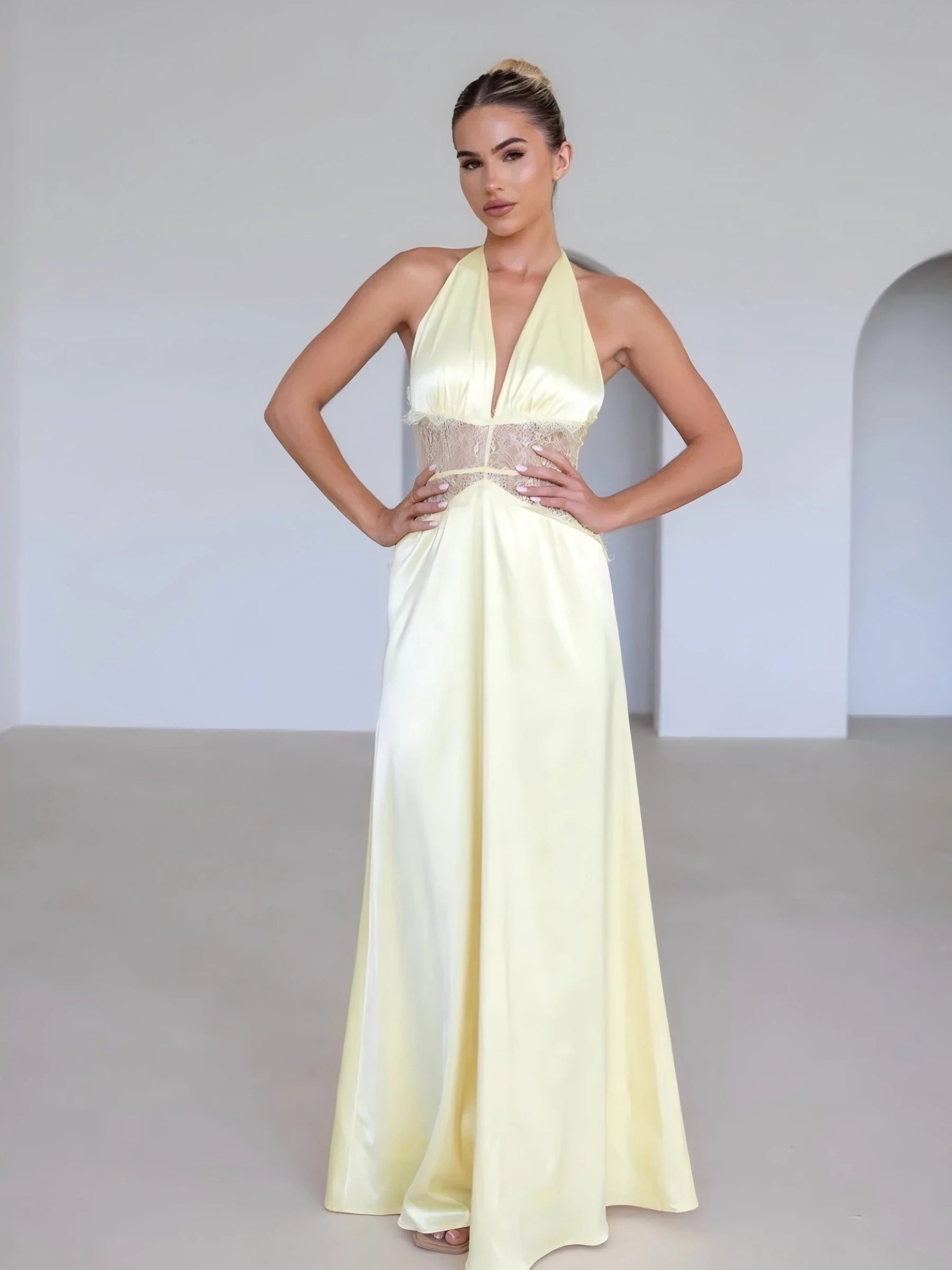 Elysia Glow – Backless Floor-Length Sheath Dress